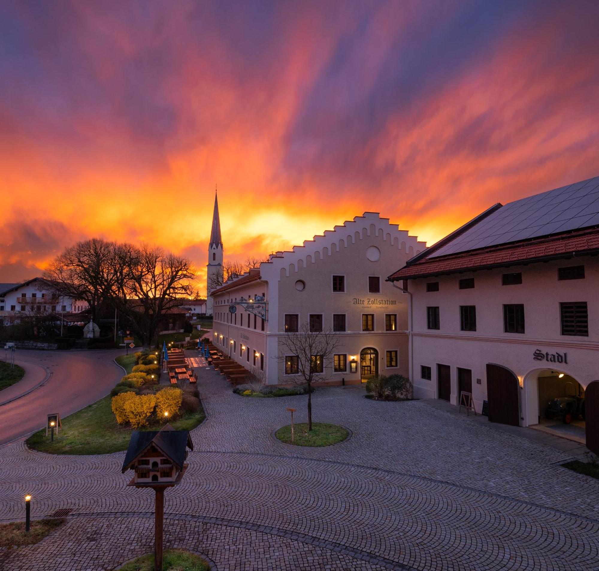 Landhotel Alte Zollstation- Historical Building Pittenhart Exterior photo